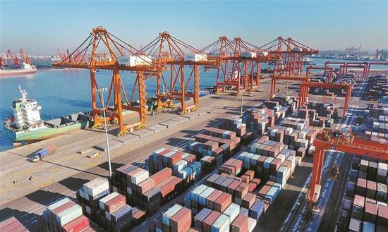 中国—东盟自贸协议实施以来，深圳关区为企业减免关税近300亿元