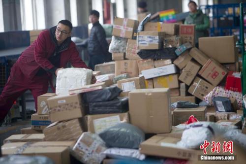 中国邮政快递业稳居全球第一