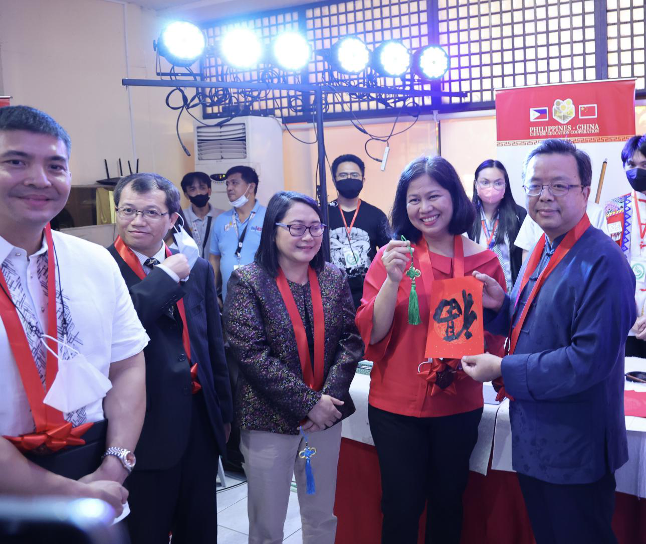 “魅力中文，沟通中菲” ——驻菲使馆举办菲律宾国际中文教育成果展