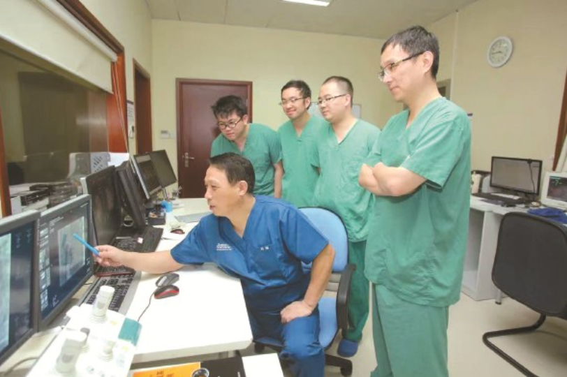 治疗持续性房颤的优选:脉冲加转子